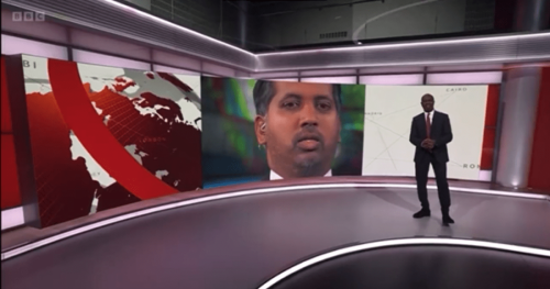 Clive Myrie se moque de la caméra de la BBC qui se rapproche de Faisal Islam
