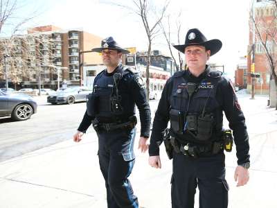 Bell: Un policier de Calgary et un shérif de l’Alberta s’expriment depuis les rues du centre-ville