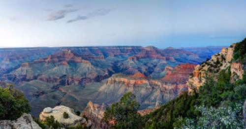 Contemplez les paysages du Grand Canyon, ce monument naturel à la beauté gargantuesque