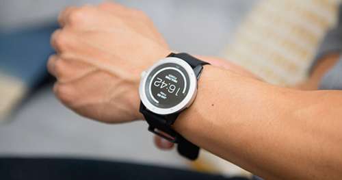 PowerWatch, la montre qui se recharge grâce à votre chaleur corporelle