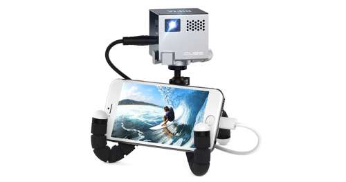 Ce mini-projecteur portable vous permettra de diffuser vos films où que vous soyez