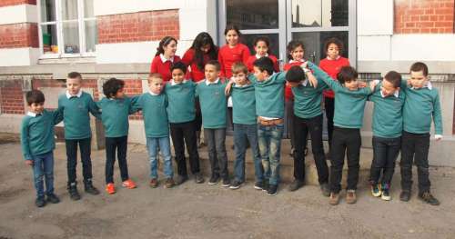 Sans aucune aide de l’État, cette école indépendante lutte contre l’échec scolaire… gratuitement