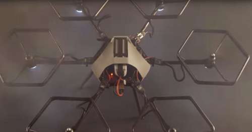 Avec ses six hélices, ce petit drone est capable de faire des figures inédites