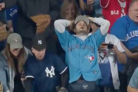 Stephen Colbert et Jimmy Fallon Crack plaisantent sur le fan de baseball de Toronto Frankie Lasagna