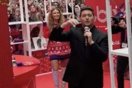 Regardez Michael Bublé reprendre Elvis Presley pour une performance surprise au Centre Eaton de Toronto