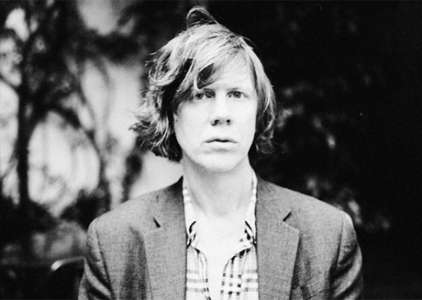 Thurston Moore annule sa tournée de lecture en raison d’un état de santé « débilitant »