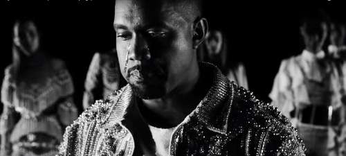 Kanye West allie chanson et mode dans son nouveau clip Wolves