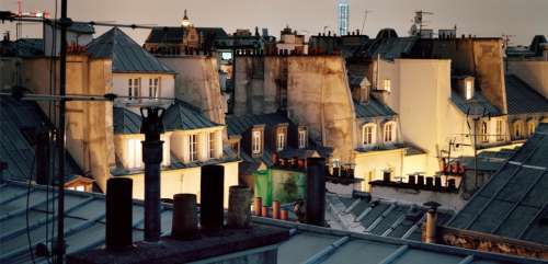 GRAND FORMAT. Visite nocturne des toits de Paris, par Alain Cornu