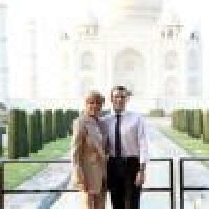 Brigitte et Emmanuel Macron amoureux radieux et impressionnés face au Taj Mahal