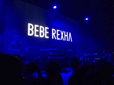 Bebe Rexha : humble, rebelle et pleine d’énergie au Yoyo