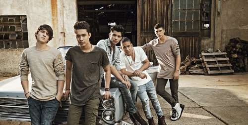 Découvrez CNCO et leur nouveau single « Hey DJ » !