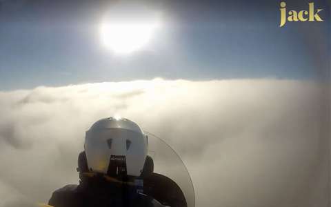 Pendentif dévoile un titre inédit en direct des nuages