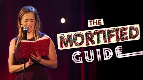 Critique « The Mortified Guide » : la docu-série hilarante qui se moque de nos galères adolescentes