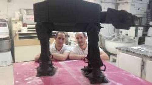 Insolite		            Deux chocolatiers berruyers ont réalisé la sculpture d’un robot de Star Wars pour la sortie du film