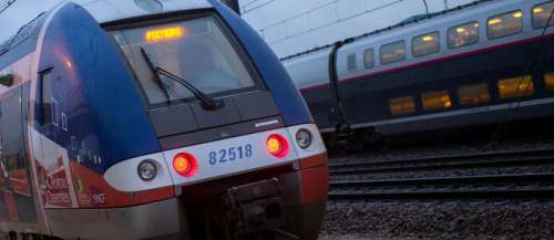 Des passagers surprennent une contrôleuse en train de fumer et font bloquer le train