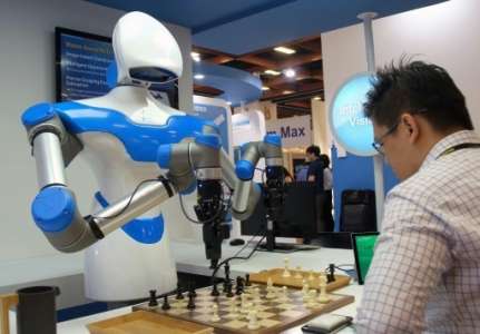 Un robot joueur d'échecs, vedette du salon Computex de Taïwan