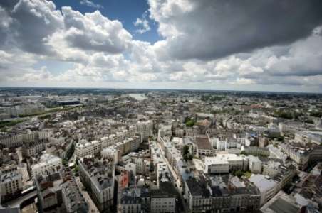 Nantes: un drapeau anti-Trump ciblé par un drone au sommet de la tour LU