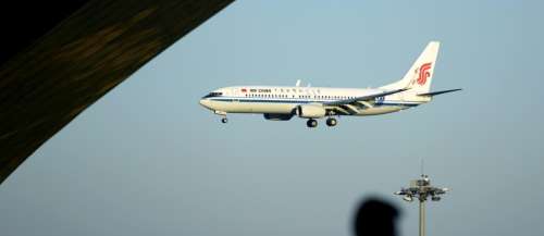 Il vapotait dans le cockpit: un copilote d'Air China interdit de vol