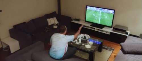 Piégé par sa femme, un supporter turc casse sa télé (Euro 2016)