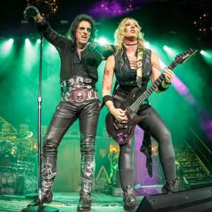 Alice Cooper chante sur le nouveau single de la guitariste de tournée Nita Strauss – News 24