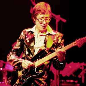 Hank Marvin a oublié deux fois comment jouer le hit Atlantis des Shadows en milieu de chanson – News 24