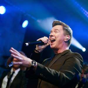 Rick Astley et Queens of the Stone Age rejoignent la formation de Glastonbury – News 24