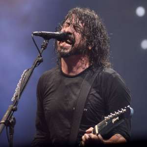 Dave Grohl étourdit les fans de Guns N ‘Roses avec une performance surprise à Glastonbury – News 24