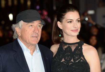 Anne Hathaway vous présente son Nouveau Stagiaire : Robert De Niro