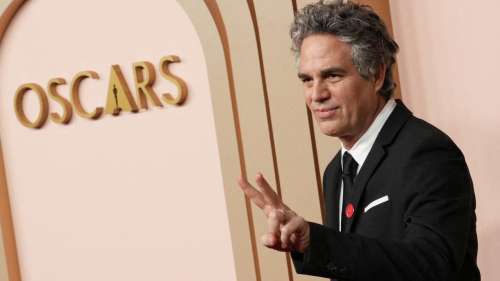 Mark Ruffalo met la pression à Emmanuel Macron suite à la dissolution de l'Assemblée