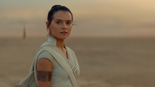 Quand Daisy Ridley croise son double Star Wars à Disneyland !