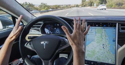 Tesla vient d’inventer une voiture capable de trouver une place et de se garer toute seule