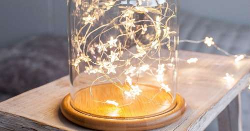 Recouverte d’une cloche en verre, cette lampe va sublimer votre intérieur !