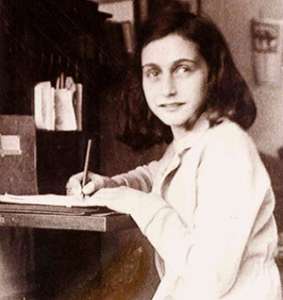 Dénonciation ou simple hasard : comment les Nazis ont-ils trouvé Anne Frank ?