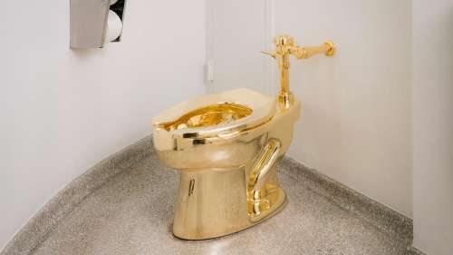 Toilettes publiques en or massif au Guggenheim