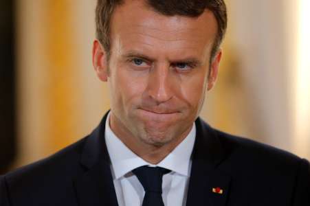 Emmanuel Macron interpellé par le théâtre public