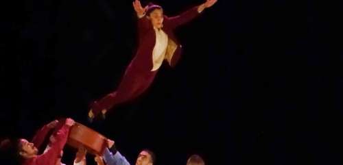 Cirque : les acrobates de Tanger virevoltent à la Villette