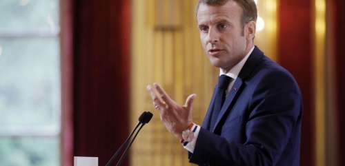 En quête de la nouvelle montre bleu-blanc-rouge d'Emmanuel Macron