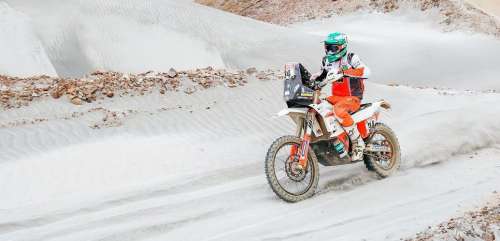 Dakar J-5 : Les motards dans le fesh-fesh