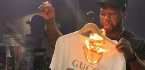50 Cent brûle un t-shirt Gucci pour boycotter la marque après une polémique de 