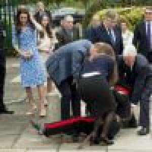 Kate Middleton, belle bleue dans l'Essex, regarde William jouer les sauveteurs
