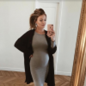 Caroline Receveur enceinte et fière de son baby bump : 
