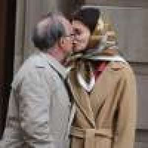 Katie Holmes : Look BCBG, baiser à un vieux monsieur, Jackie est de retour...