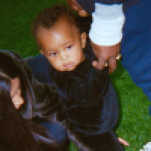 Kim Kardashian : À 13 mois, son fils Saint West fait ses premiers pas !