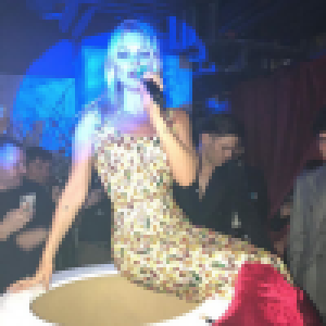 Kate Moss : Glamour façon Marilyn Monroe à la Fashion Week de Londres