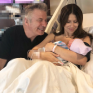 Alec Baldwin papa : Sa femme révèle le prénom du bébé et pose en lingerie