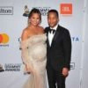 Chrissy Teigen, enceinte : Lumineuse pour les Grammy, avec John Legend