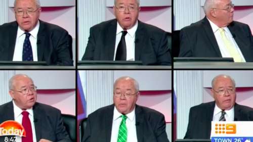Un journaliste porte six cravates différentes, au plaisir des parieurs