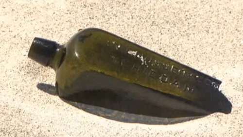 Ils trouvent une bouteille lancée à la mer... il y a 132 ans!