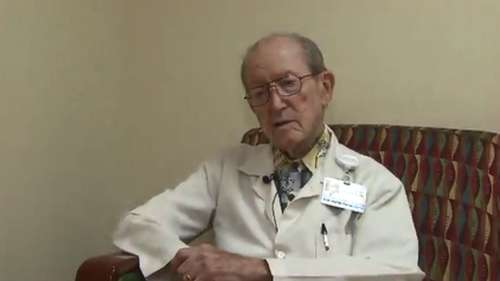 Un médecin prend sa retraite... à 95 ans!