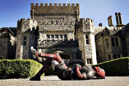 Deadpool 2 : Ryan Reynolds tease le film en posant devant le manoir X-Men